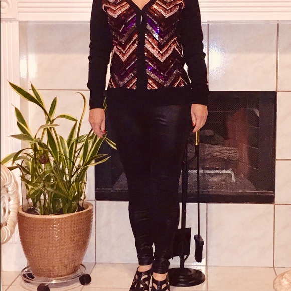 🌺Top 🌺🪀 - Picture 3 of 3